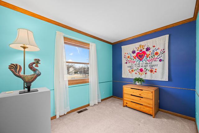 4480 Thornbark Drive, Hoffman Estates, IL 60192