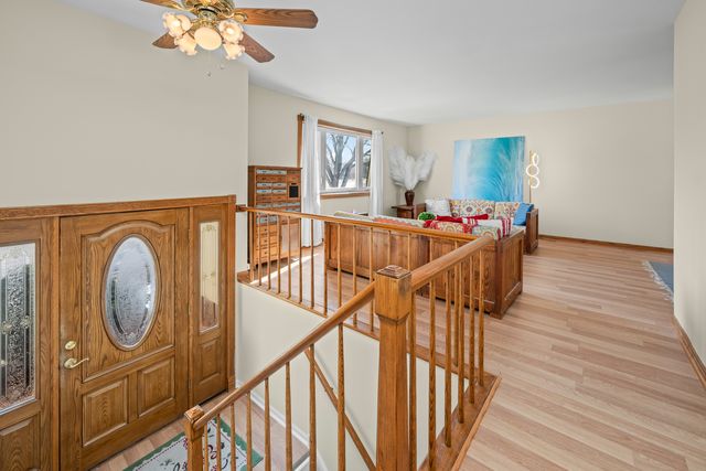 4480 Thornbark Drive, Hoffman Estates, IL 60192