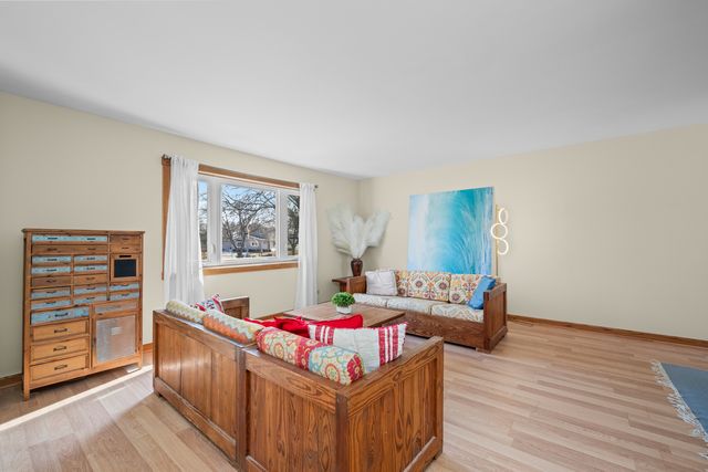 4480 Thornbark Drive, Hoffman Estates, IL 60192