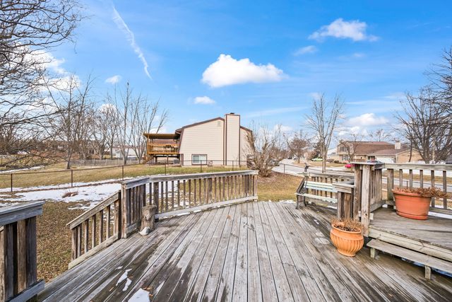 4480 Thornbark Drive, Hoffman Estates, IL 60192