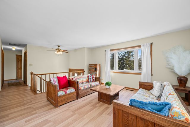 4480 Thornbark Drive, Hoffman Estates, IL 60192