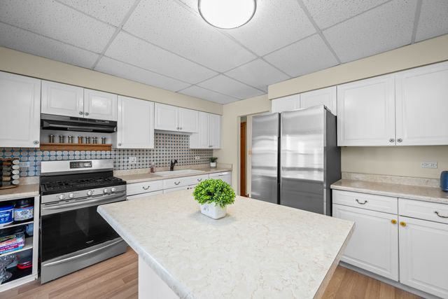 4480 Thornbark Drive, Hoffman Estates, IL 60192