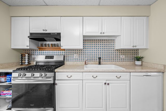 4480 Thornbark Drive, Hoffman Estates, IL 60192