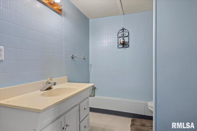 406 S BENTON Street, New Berlin, IL 62670