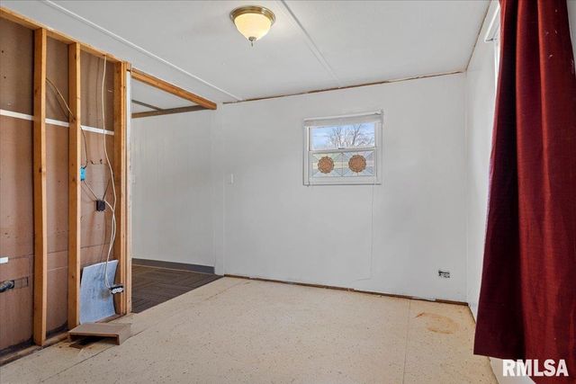 406 S BENTON Street, New Berlin, IL 62670