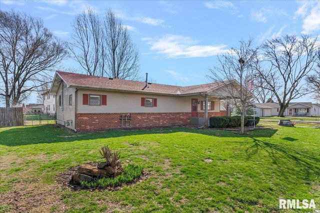 406 S BENTON Street, New Berlin, IL 62670