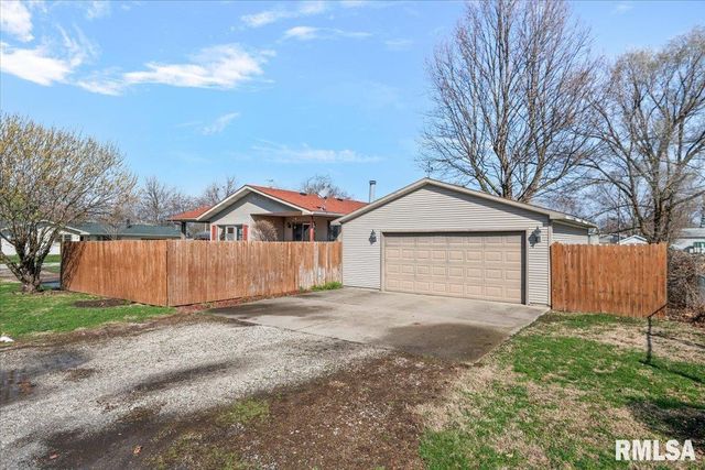 406 S BENTON Street, New Berlin, IL 62670