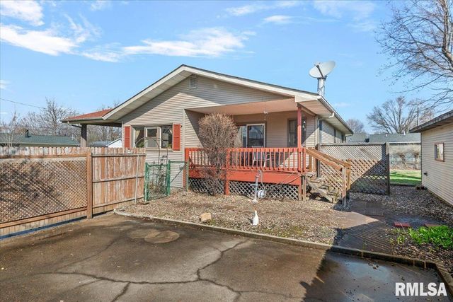 406 S BENTON Street, New Berlin, IL 62670