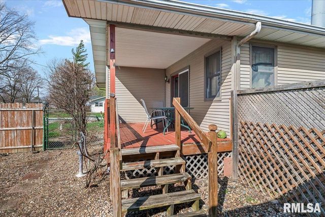 406 S BENTON Street, New Berlin, IL 62670