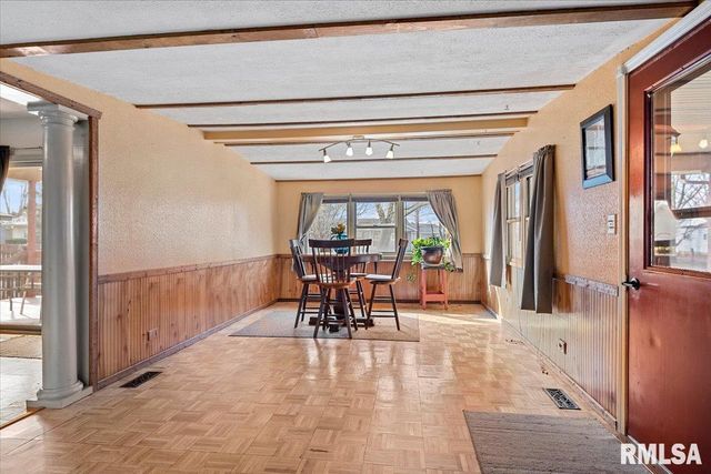 406 S BENTON Street, New Berlin, IL 62670