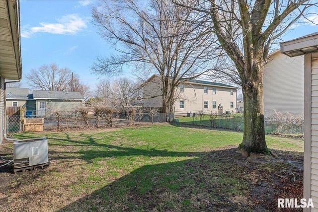 406 S BENTON Street, New Berlin, IL 62670