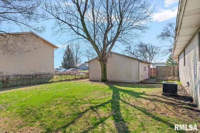 406 S BENTON Street, New Berlin, IL 62670