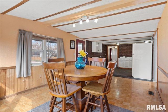 406 S BENTON Street, New Berlin, IL 62670