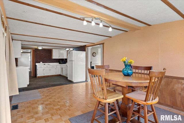 406 S BENTON Street, New Berlin, IL 62670