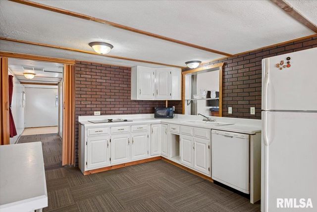 406 S BENTON Street, New Berlin, IL 62670