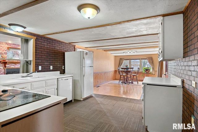 406 S BENTON Street, New Berlin, IL 62670