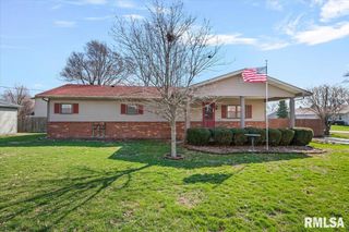 406 S BENTON Street, New Berlin, IL 62670