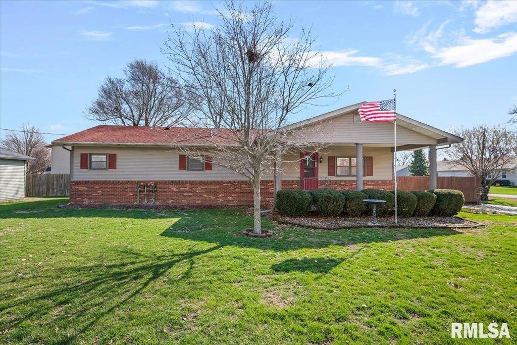 406 S BENTON Street, New Berlin, IL 62670