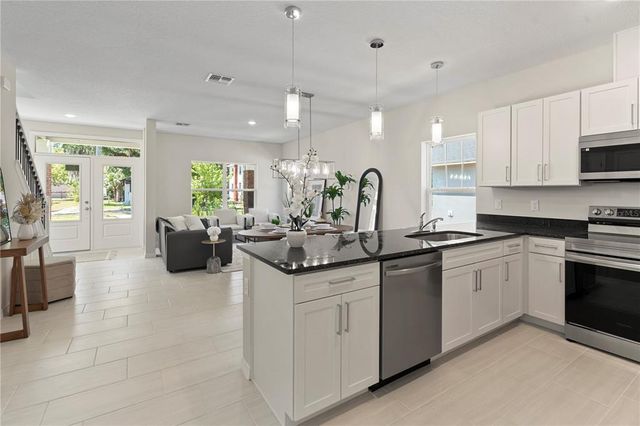 805 S LOCUST AVENUE, Sanford, FL 32771