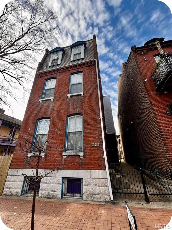2005 Menard Street, St Louis, MO 63104