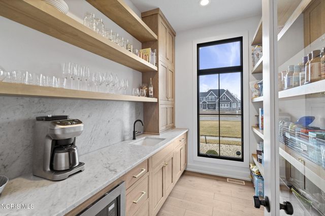 5822 Watermill Court, Monclova, OH 43542