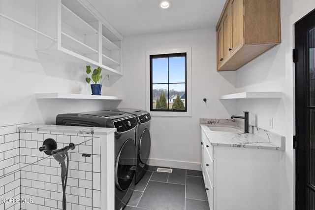 5822 Watermill Court, Monclova, OH 43542