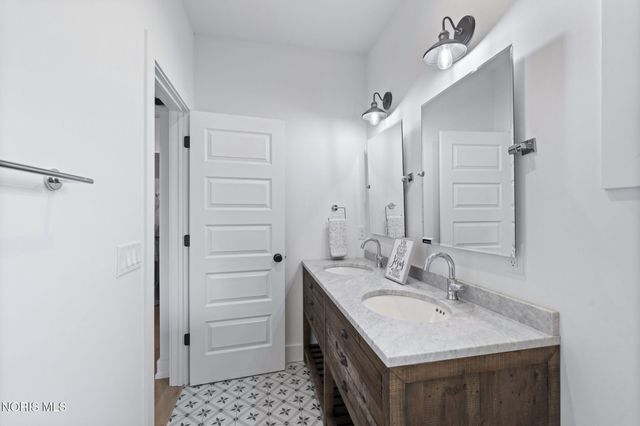 5822 Watermill Court, Monclova, OH 43542