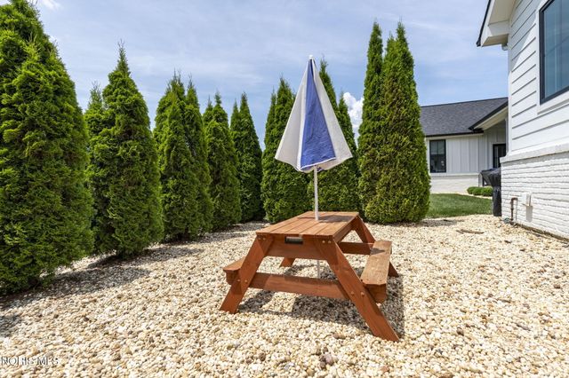 5822 Watermill Court, Monclova, OH 43542