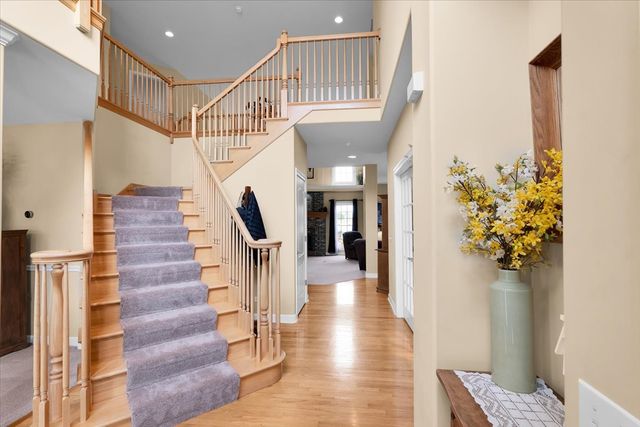 415 Mallard Point Drive, North Aurora, IL 60542