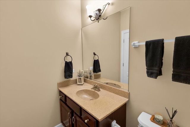 415 Mallard Point Drive, North Aurora, IL 60542