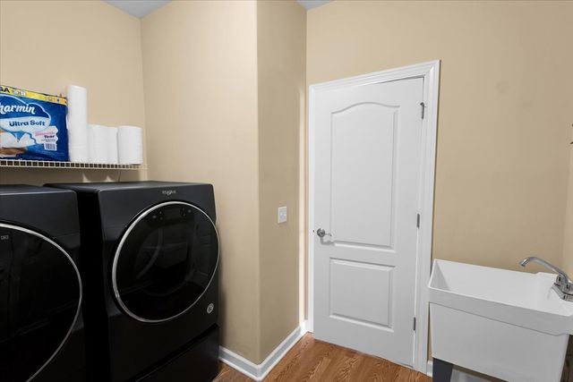 415 Mallard Point Drive, North Aurora, IL 60542