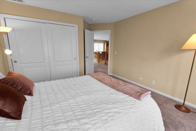 415 Mallard Point Drive, North Aurora, IL 60542