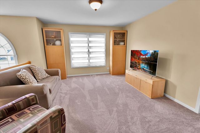 415 Mallard Point Drive, North Aurora, IL 60542