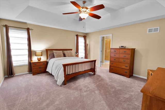 415 Mallard Point Drive, North Aurora, IL 60542