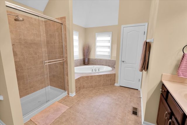 415 Mallard Point Drive, North Aurora, IL 60542