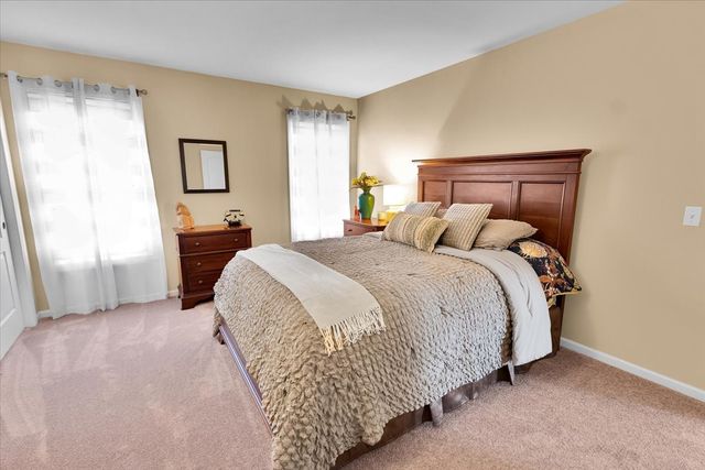 415 Mallard Point Drive, North Aurora, IL 60542