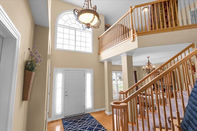 415 Mallard Point Drive, North Aurora, IL 60542