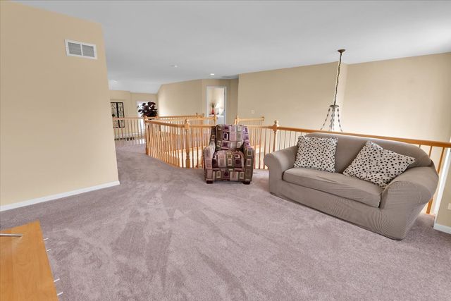 415 Mallard Point Drive, North Aurora, IL 60542