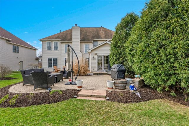 415 Mallard Point Drive, North Aurora, IL 60542