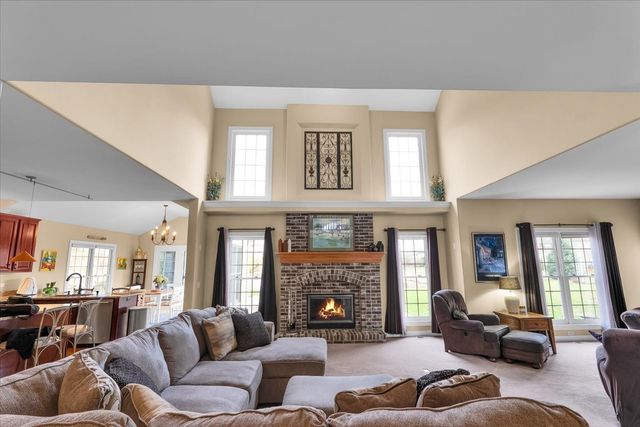 415 Mallard Point Drive, North Aurora, IL 60542