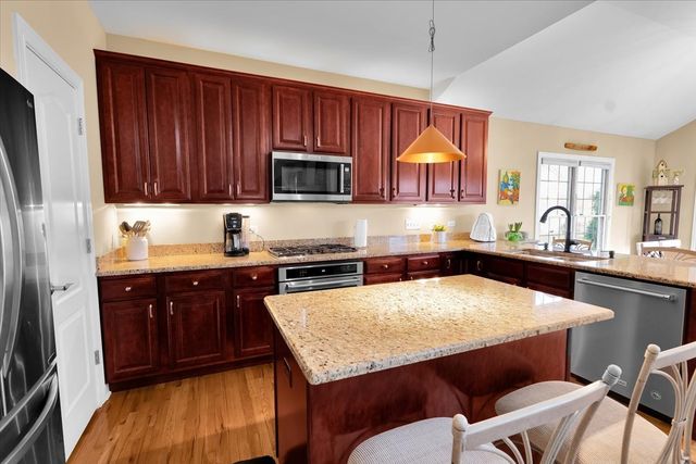 415 Mallard Point Drive, North Aurora, IL 60542