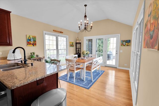 415 Mallard Point Drive, North Aurora, IL 60542