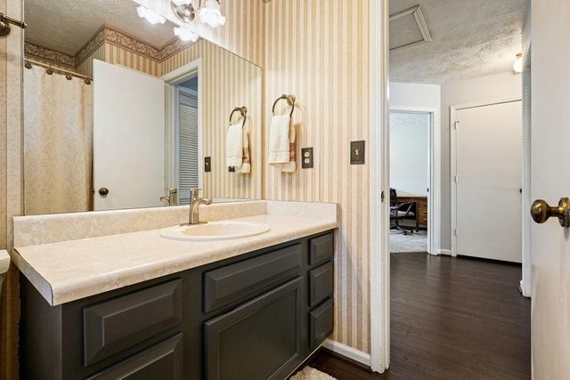912 River Rock Drive, Woodstock, GA 30188
