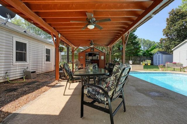 912 River Rock Drive, Woodstock, GA 30188
