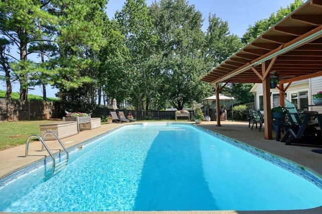 912 River Rock Drive, Woodstock, GA 30188