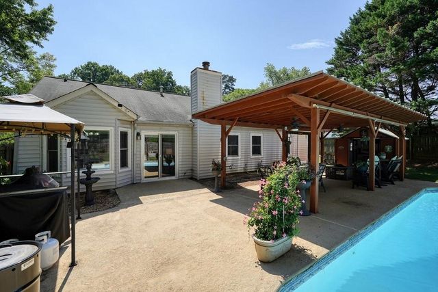 912 River Rock Drive, Woodstock, GA 30188