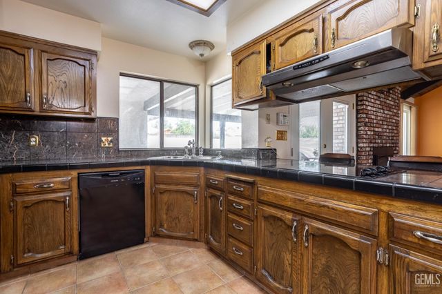 3400 Wrenwood Street, Bakersfield, CA 93309