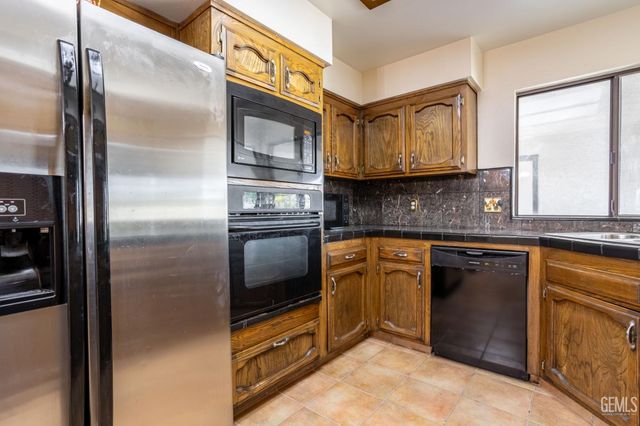 3400 Wrenwood Street, Bakersfield, CA 93309