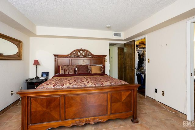 3400 Wrenwood Street, Bakersfield, CA 93309
