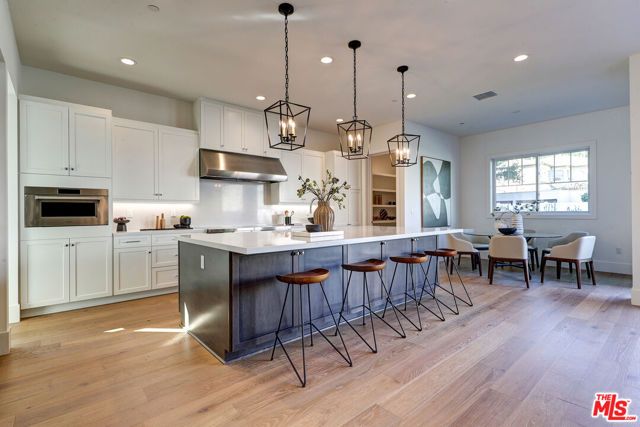 11729 Hartsook Street, Valley Village, CA 91607